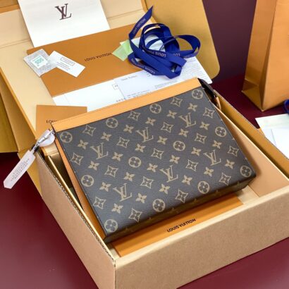 Lv Pochette Voyage bag