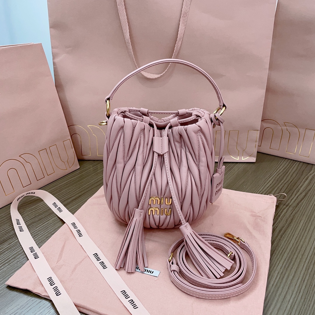 Miú Matelassé Nappa Leather Bucket Bag