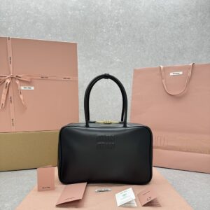 Miú Black Leather Beau Bag