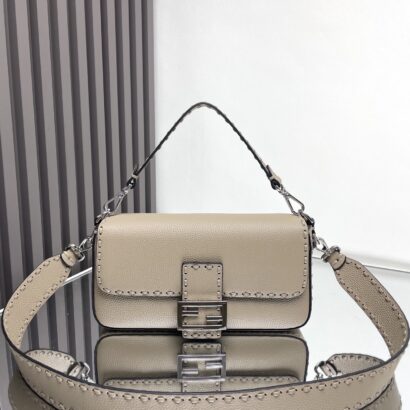 Fend Baguette bag
