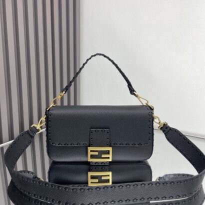 Fend Baguette bag