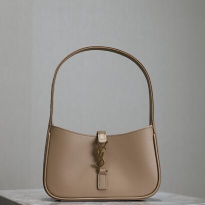 Le 5 à 7 shoulder bag