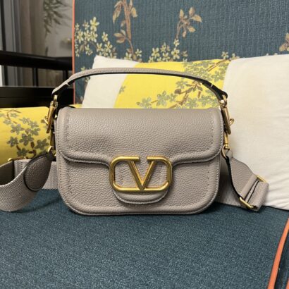 Valentin Garavani Alltime VLogo shoulder bag