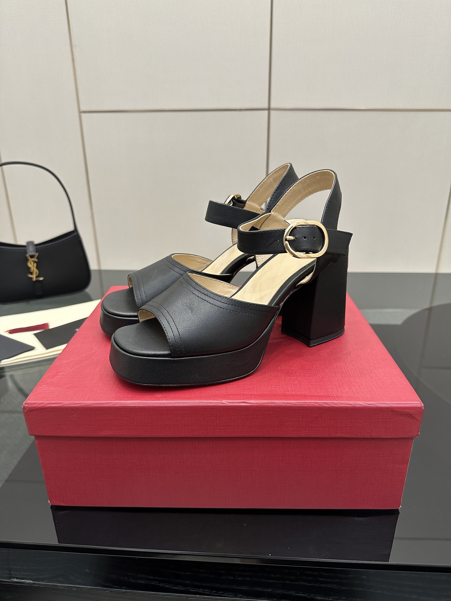 Valentin Garavani VLogo Sandals