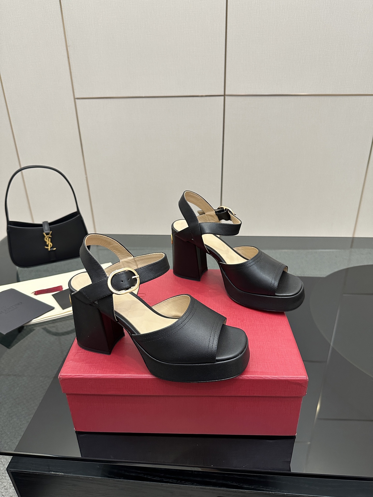 Valentin Garavani VLogo Sandals