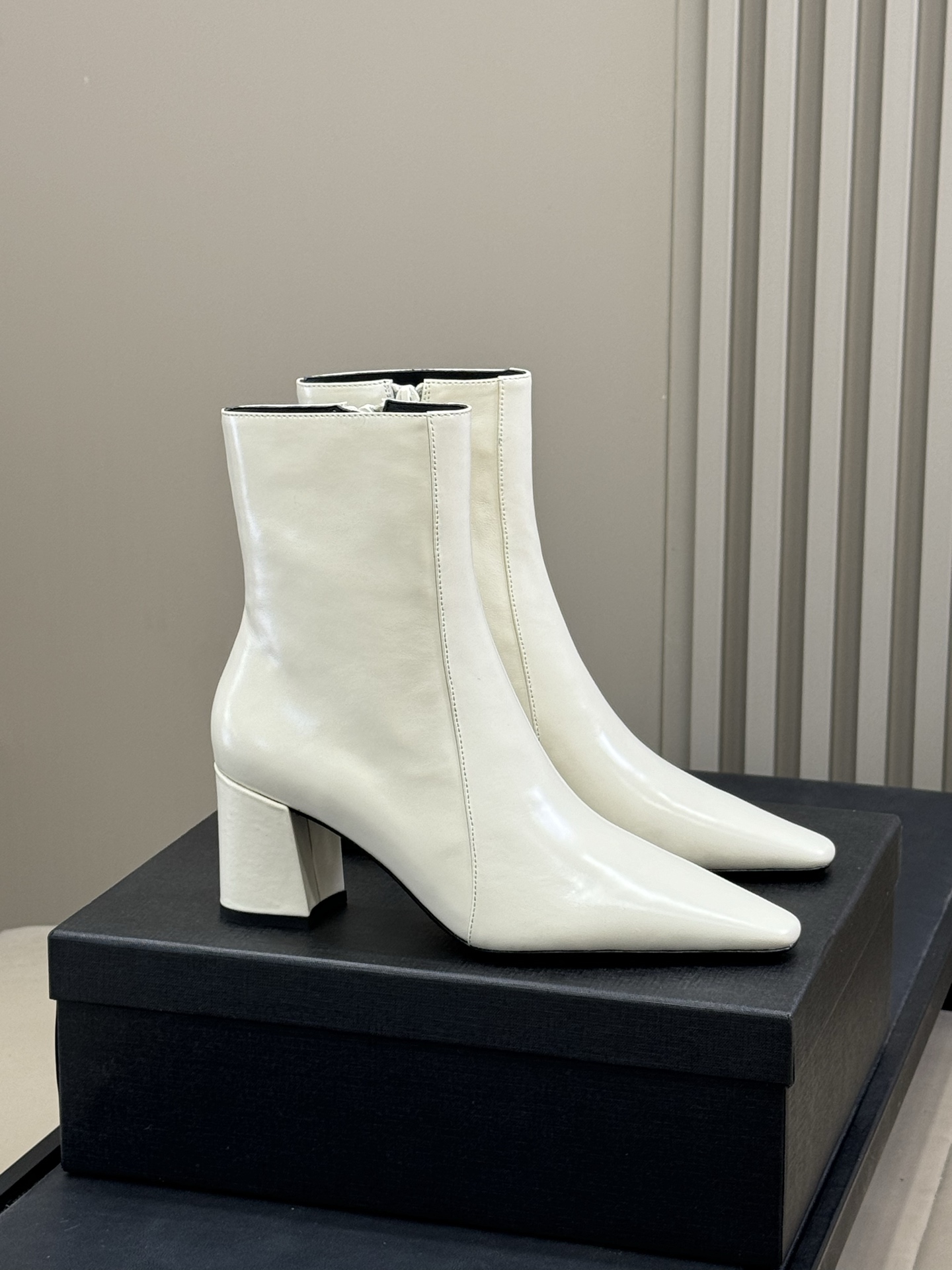 Ysl zipped Boots