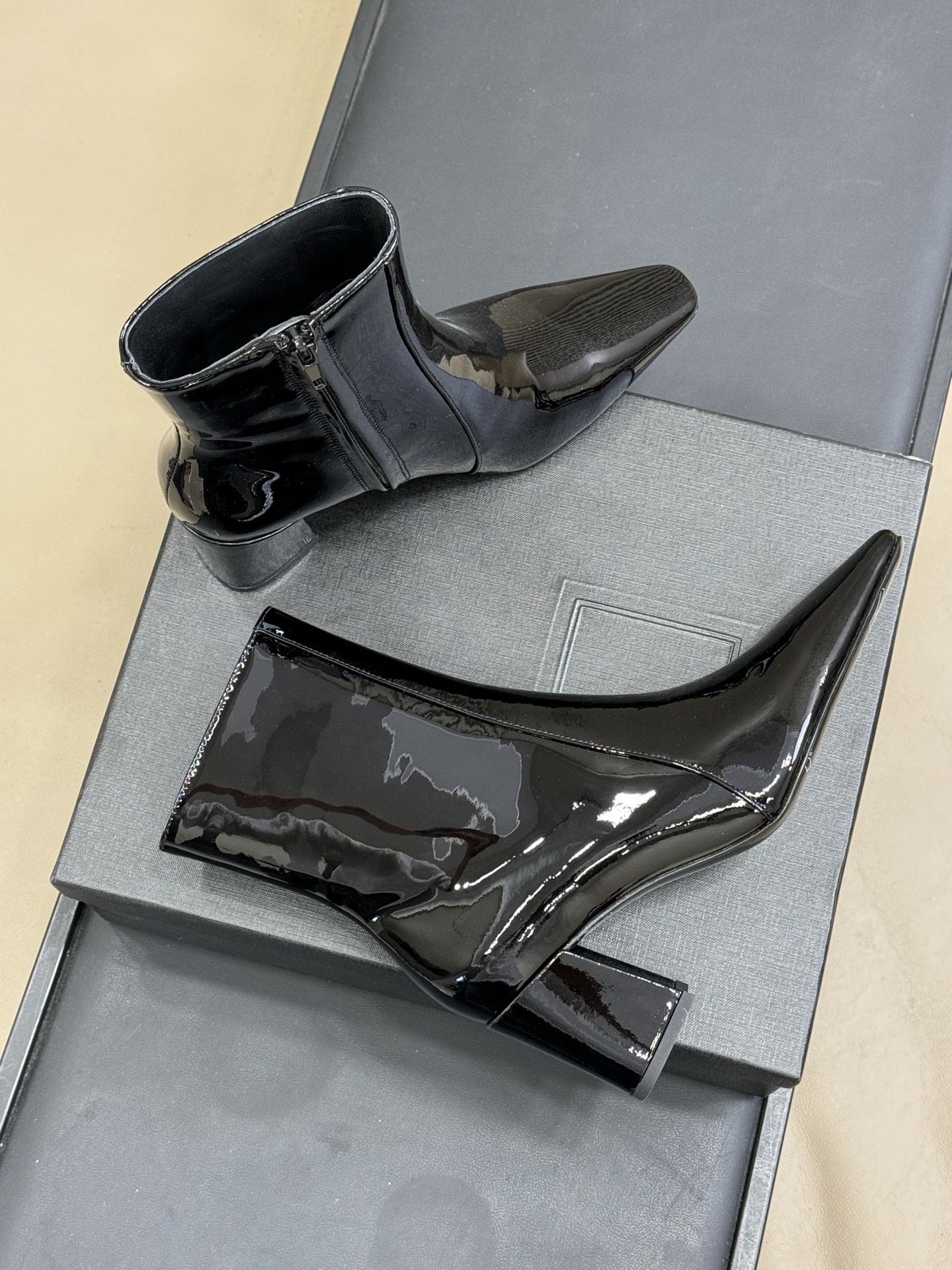 Ysl zipped Boots