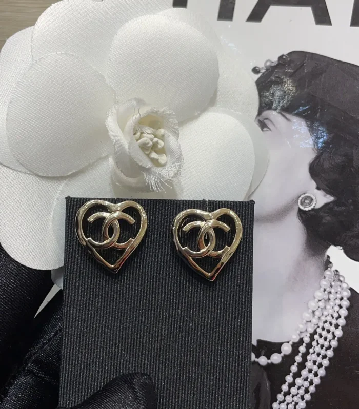 Chanel 220 Hollow Heart Earrings