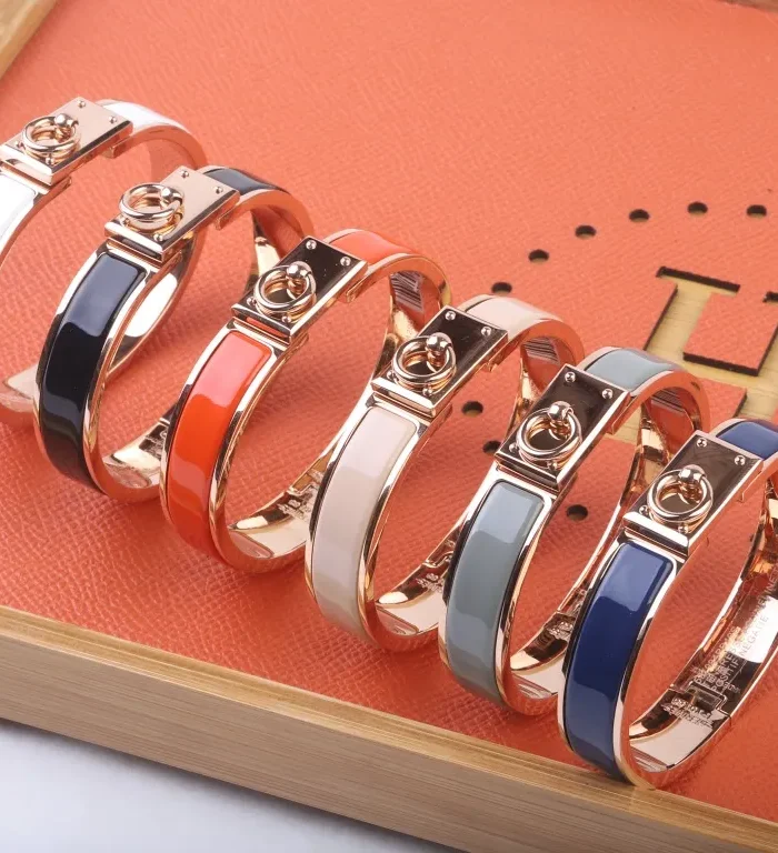 Clic Anneau Enamel Bangle