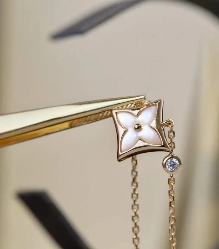 Blossom Clover Necklace Mother-of-Pearl