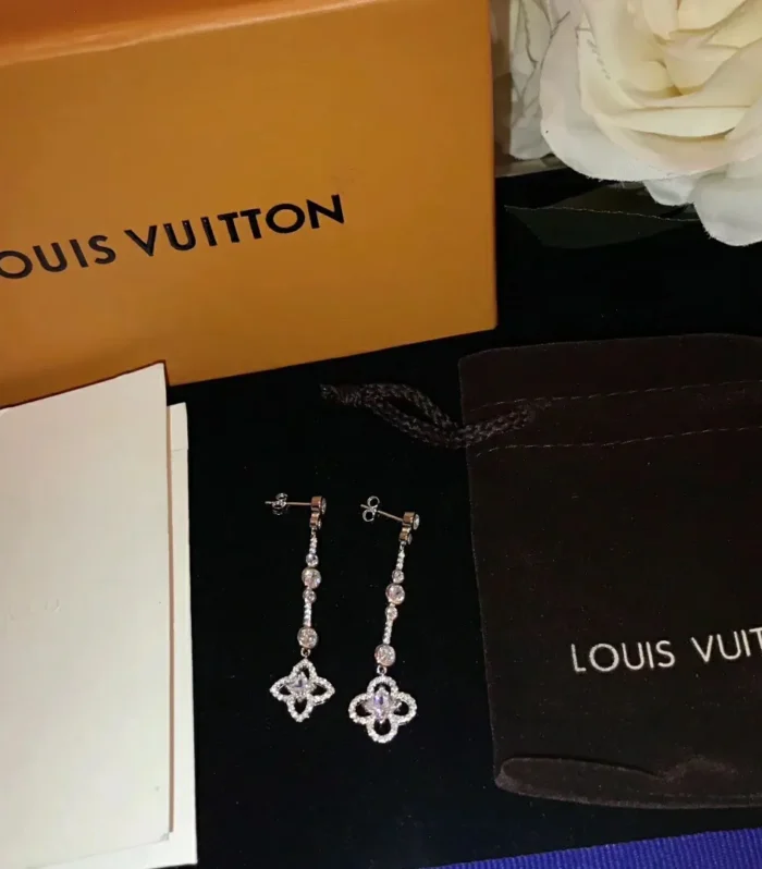 Asymmetrical Clover Earrings Silver