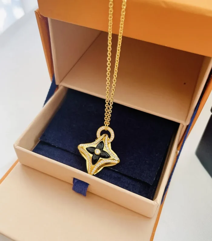 Anniversary Clover Diamond Necklace