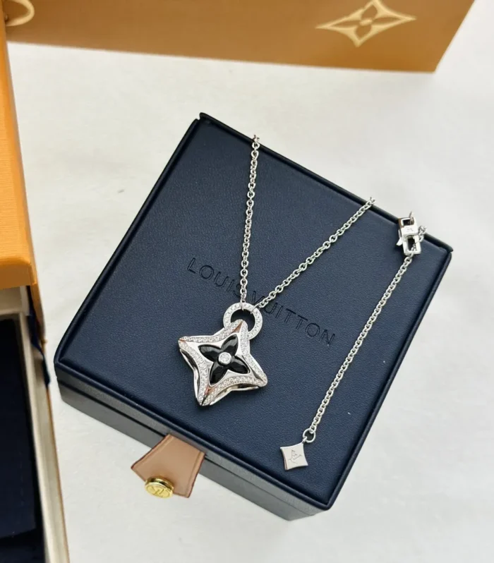 Anniversary Clover Diamond Necklace