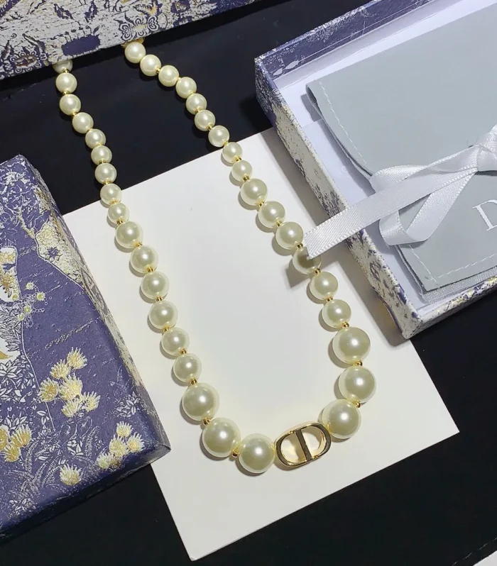 CD Pearl Chain
