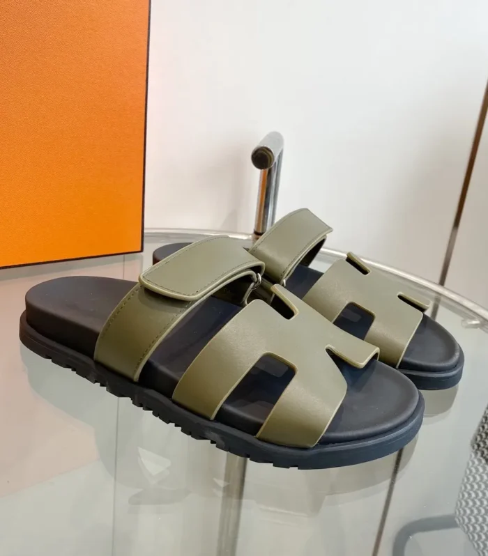 Chypre Sandal Clay Mastic Calfskin Leather