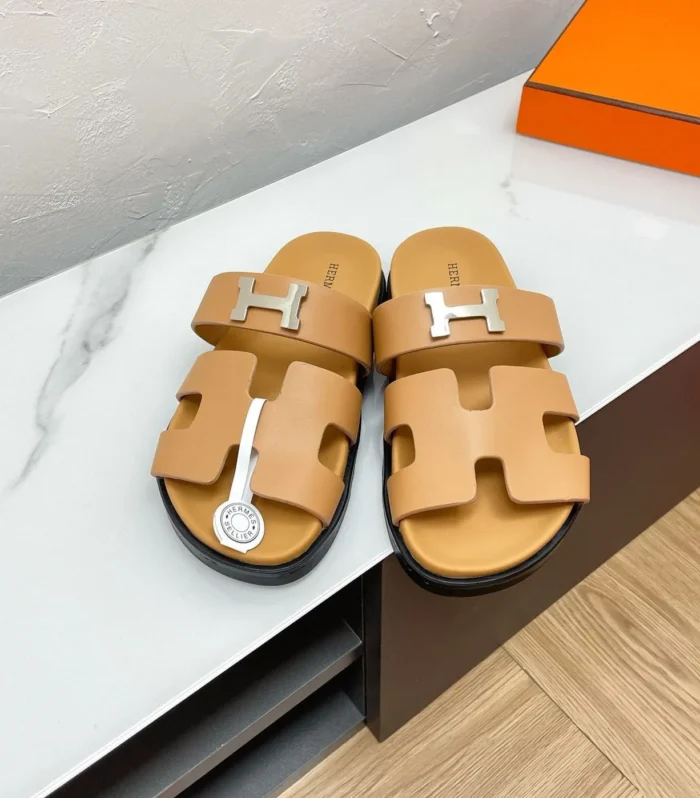 CHYPRE SANDAL COPPER LAMBSKIN WITH H BUCKLE