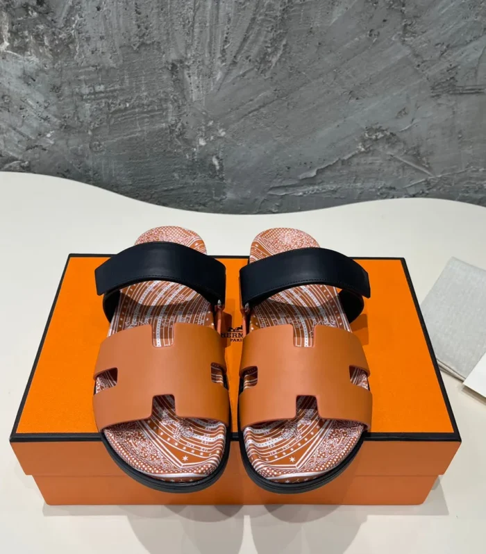 CHYPRE SANDAL CARAMEL CALFSKIN UNIQUE