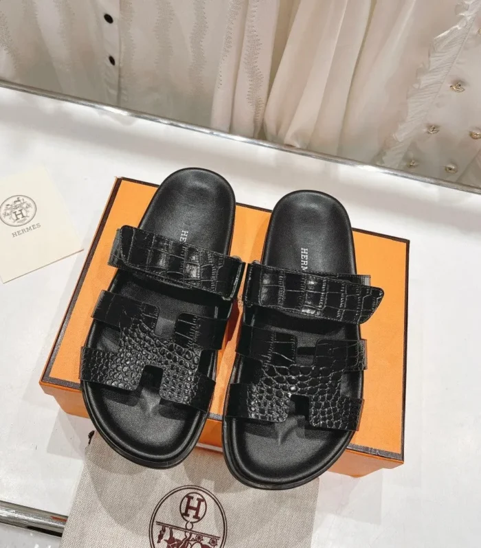 CHYPRE SANDAL BLACK LAMBSKIN