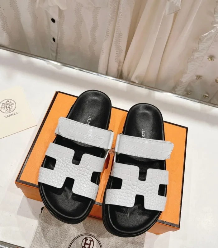 CHYPRE SANDAL BLACK AND WHITE LAMBSKIN