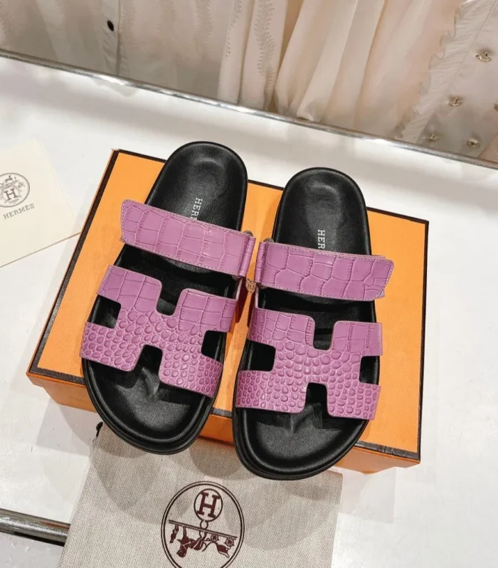 CHYPRE SANDAL BLACK AND LAVENDER LAMBSKIN