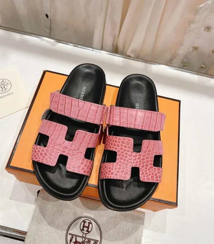 CHYPRE SANDAL BLACK AND BRIGHT PINK LAMBSKIN