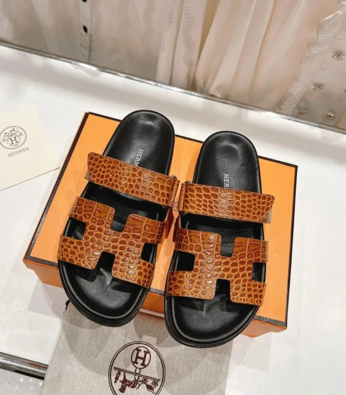 CHYPRE SANDAL BLACK AND BRIGHT BROWN LAMBSKIN