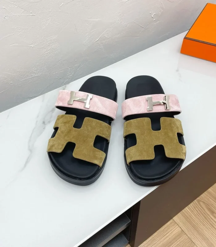 CHYPRE SANDAL ARMY GREEN MIX PASTEL PINK SUEDE WITH H BUCKLE