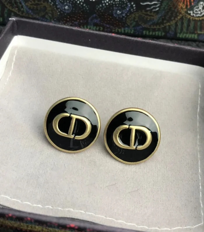 CD STUD ONYX EARRINGS