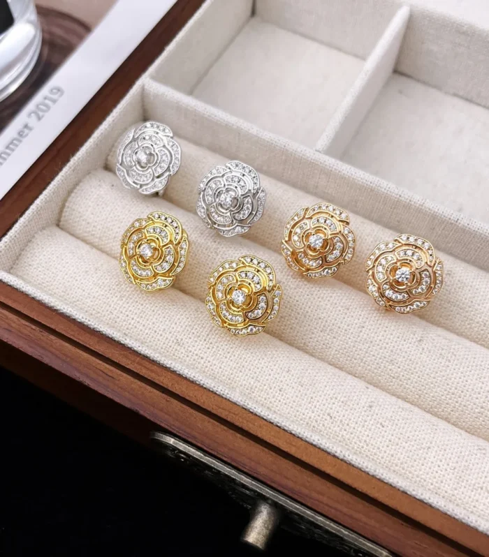 BOUTON CAMELIA DIAMOND STUD EARRINGS