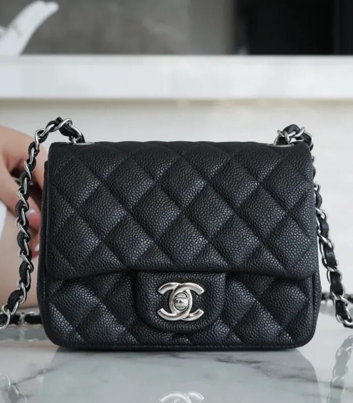Classic Flap Square Black