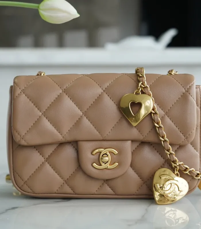 Classic Flap Mini Heart Apricot