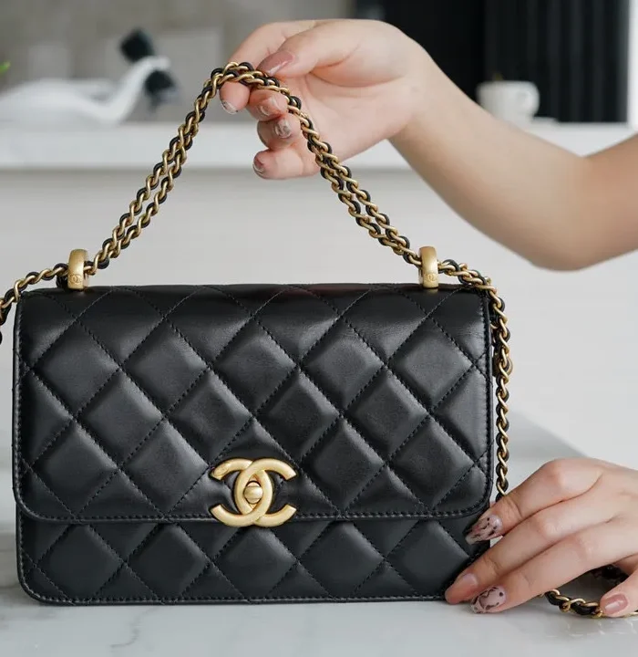 Classic Flap Mini Black