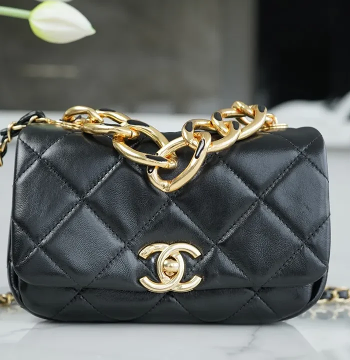 Classic Flap Mini Black