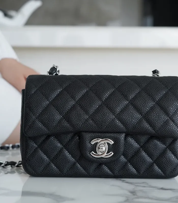 Classic Flap Mini Black