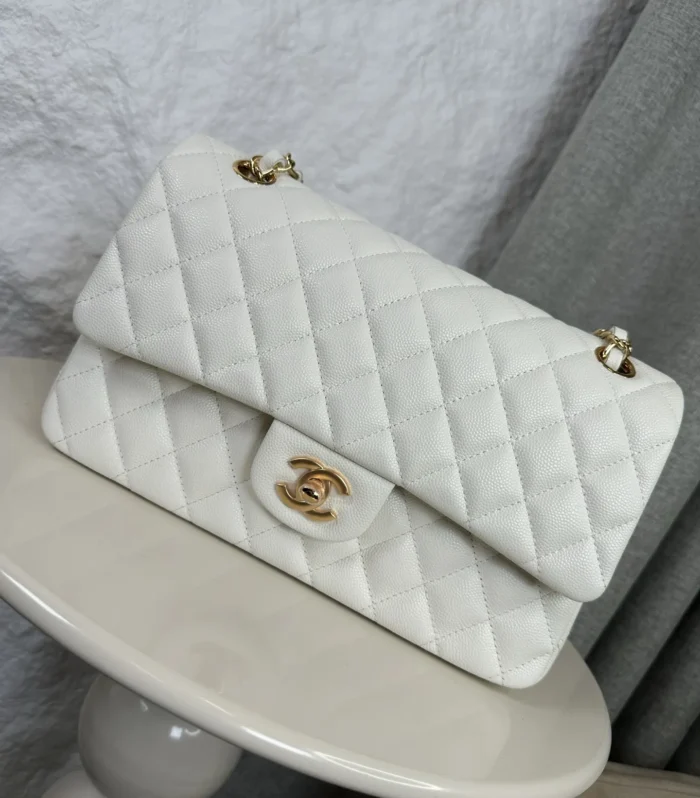 Classic Flap Medium White