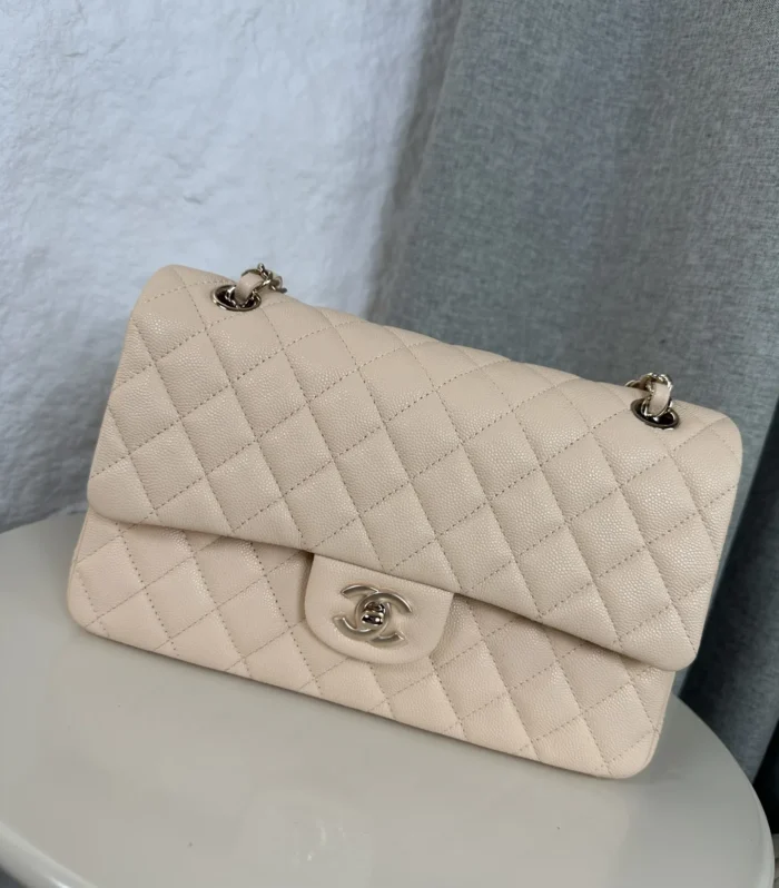 Classic Flap Medium White