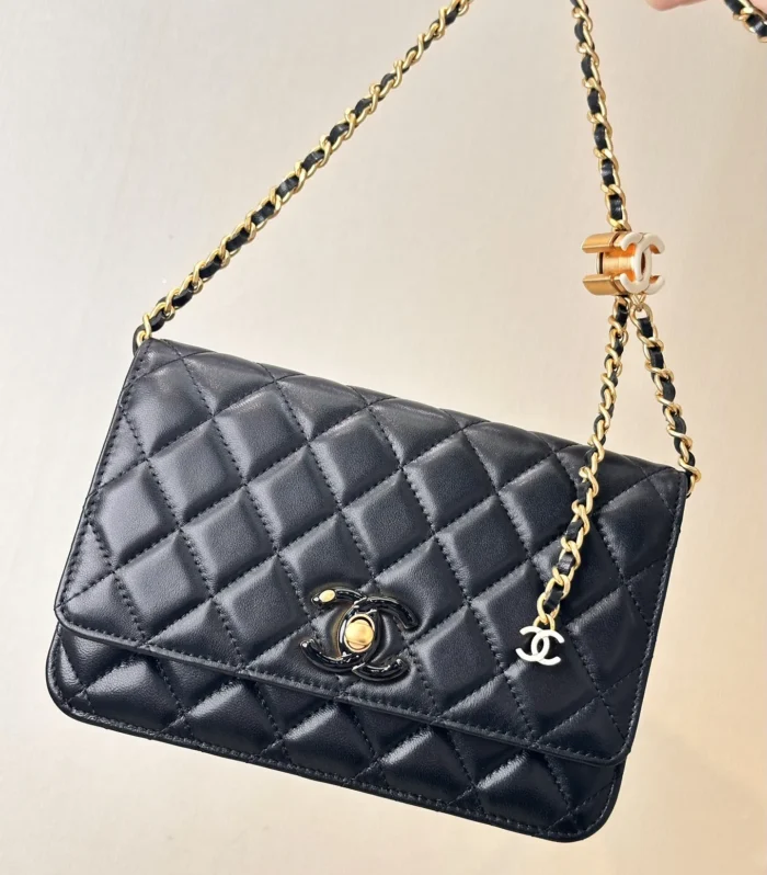 Classic Flap Enamel CC