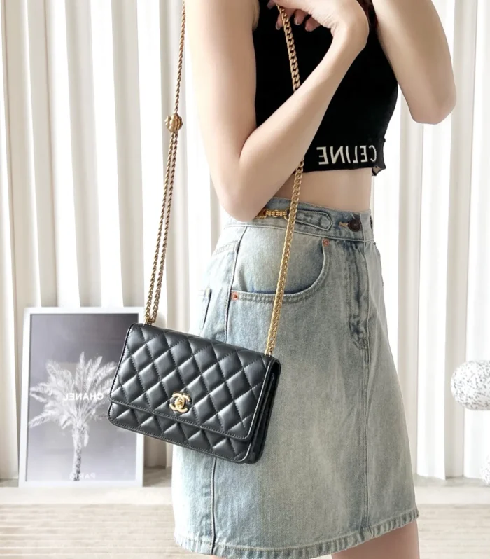 Classic Flap Camellia Chain