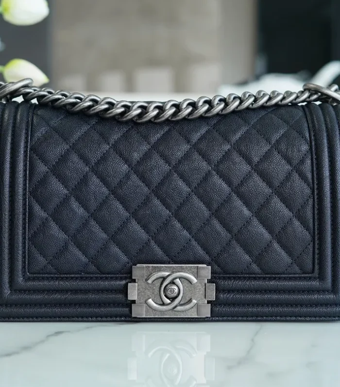 Classic Flap Caviar 25cm Blue