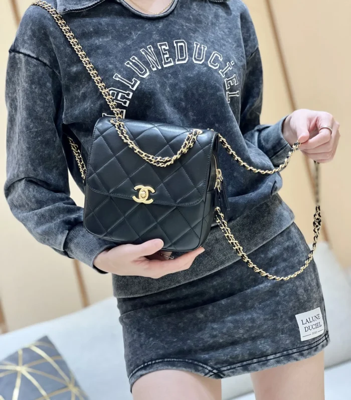 Classic Flap Body Bag
