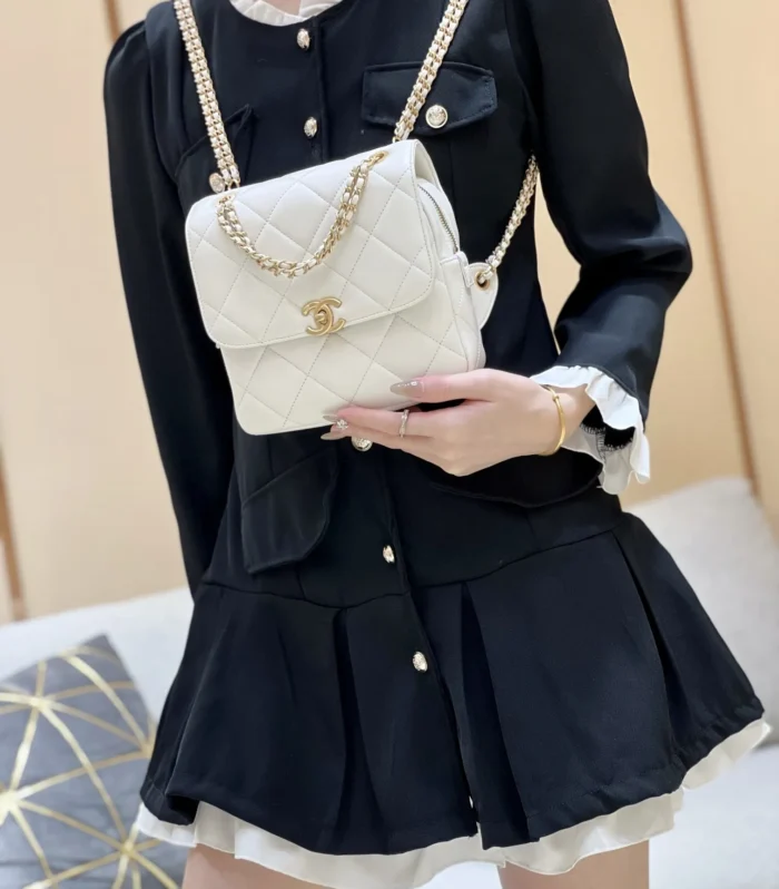 Classic Flap Body Bag