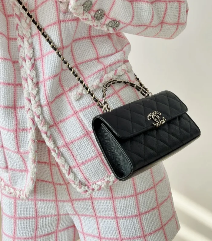 Classic Flap Body Bag Plus