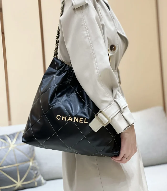 Classic Flap Body Bag