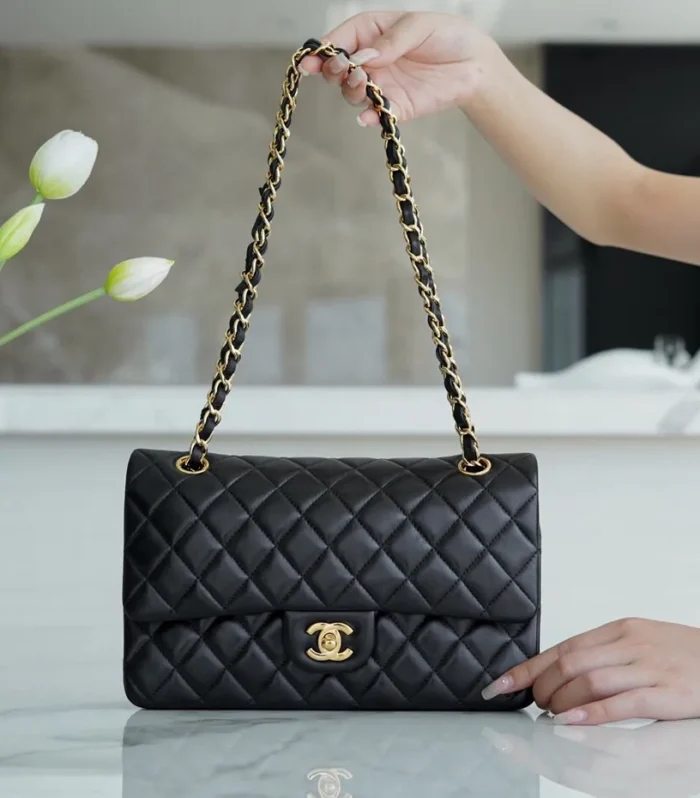 Classic Flap Bag 25cm Black