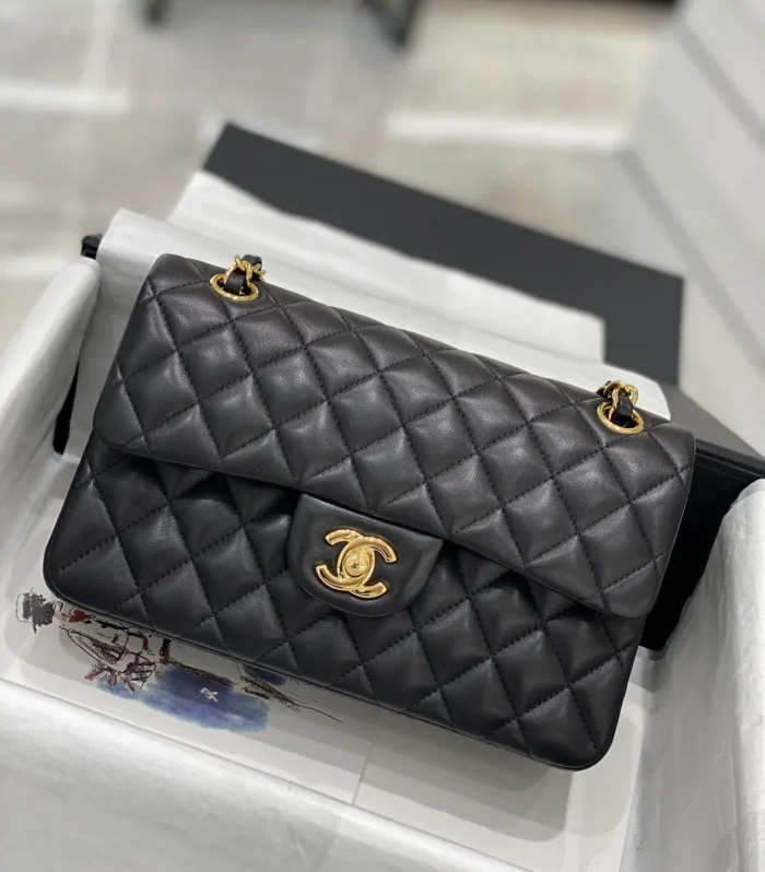 Classic Flap Bag 23cm Black