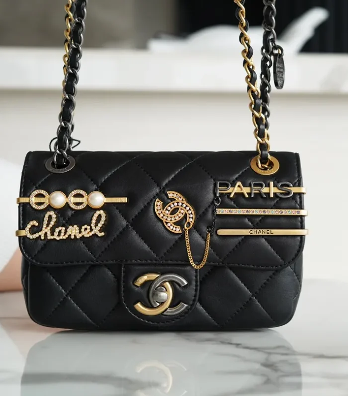 Classic Flap Badge Bag Black