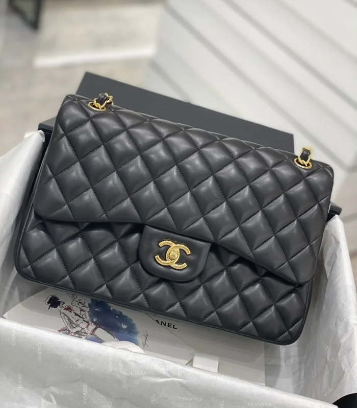 Classic Flap 30cm Black