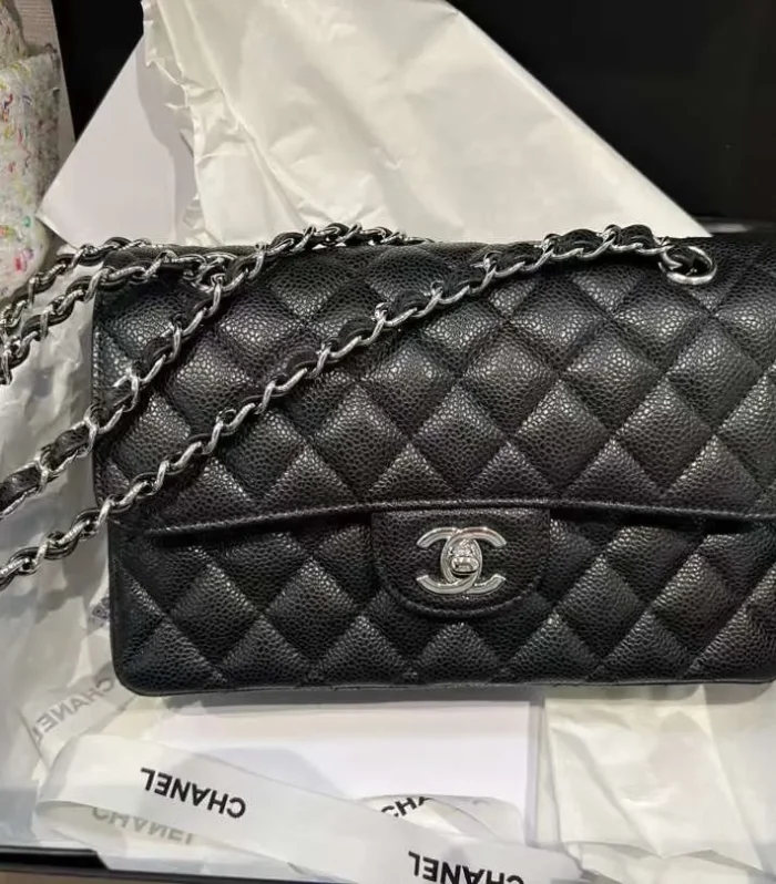 Classic Flap 23cm Caviar