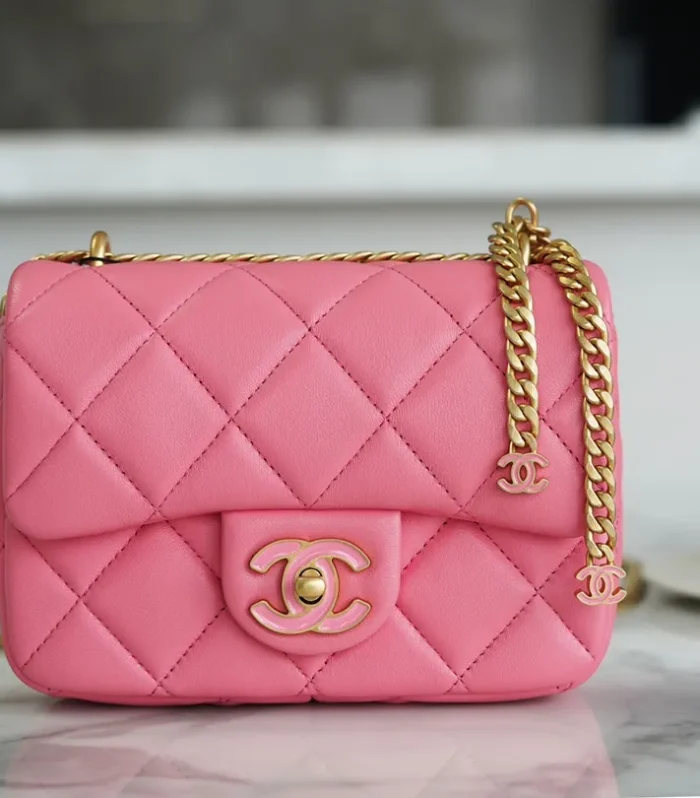 Classic Enamel Buckle Bag Pink