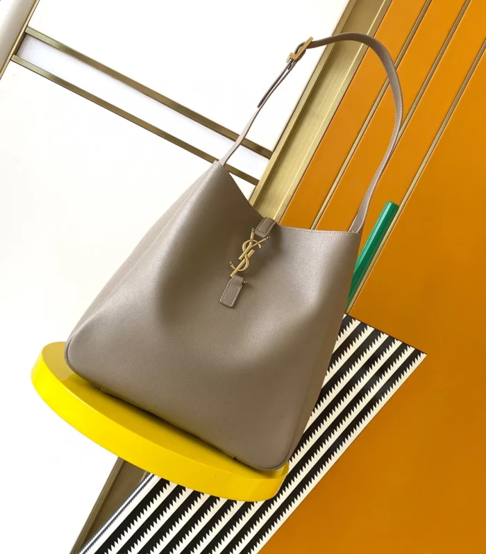 YSL LE5A7 supple LARGE in grained leather